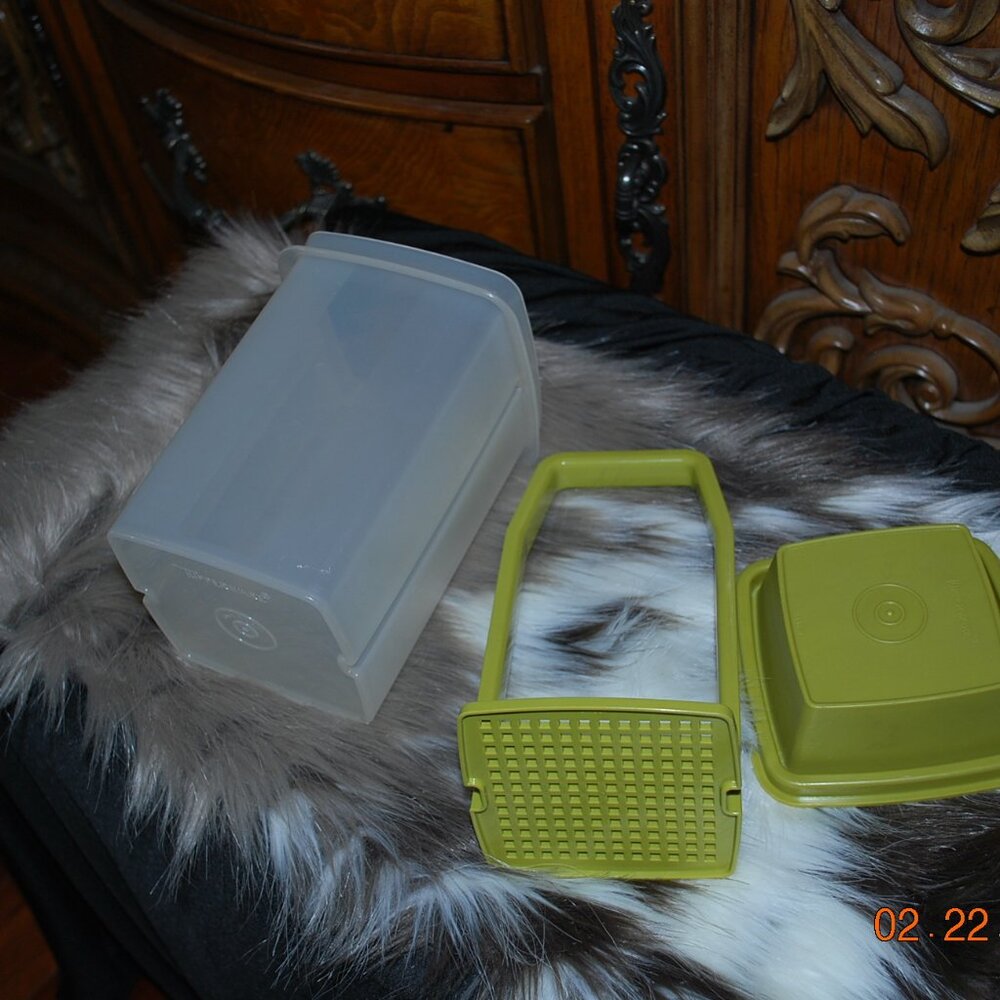 Vintage Tupperware 3 pc pickle keeper